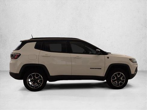 Used 2024 Jeep Compass Trailhawk AWD/4WD image 6