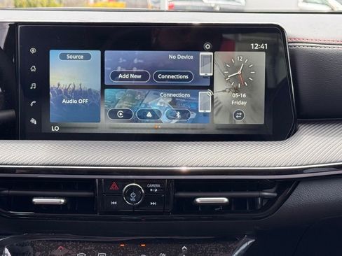 New 2025 Nissan Kicks SR image 12