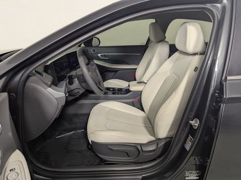 Certified 2025 Hyundai Sonata SE FWD image 14