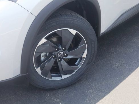 Used 2025 Nissan Rogue SV AWD/4WD image 15