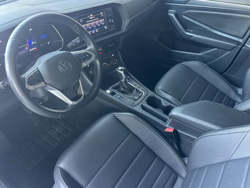 Certified 2024 Volkswagen Jetta SE w/ Panoramic Sunroof Package image 10