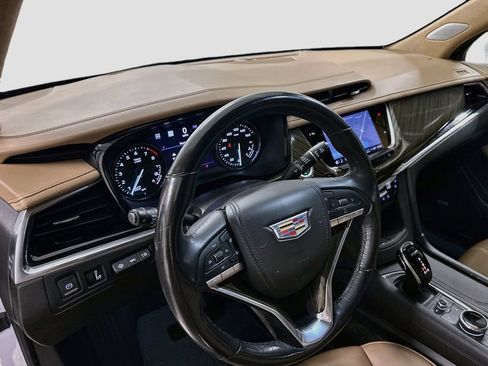 Used 2022 Cadillac XT6 Premium Luxury w/ Platinum Package AWD/4WD image 4