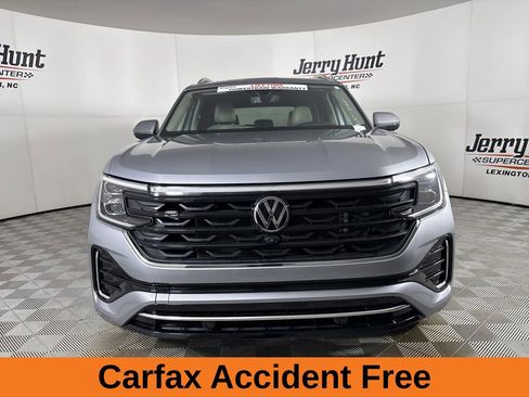 Used 2024 Volkswagen Atlas SEL Premium R-Line image 3