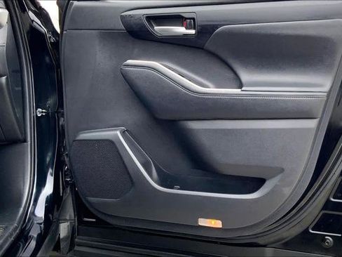 Certified 2024 Toyota Highlander XSE image 22