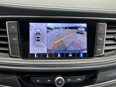Used 2024 Buick Enclave Premium image 27