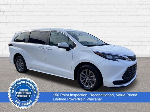 Used 2024 Toyota Sienna LE image 1