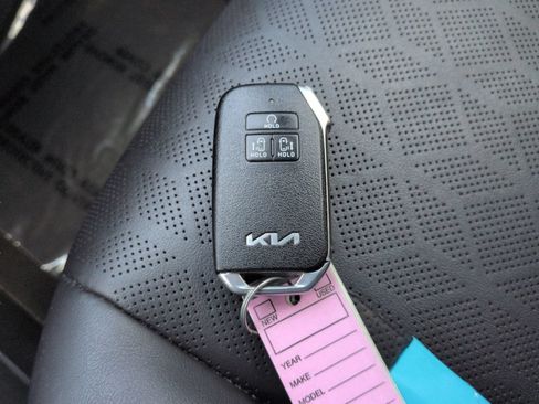 Certified 2024 Kia Carnival LX FWD image 35
