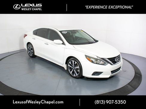 Used 2017 Nissan Altima 2.5 SR FWD image 2