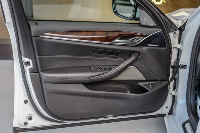 Used 2019 BMW 540i w/ M Sport Package RWD image 47
