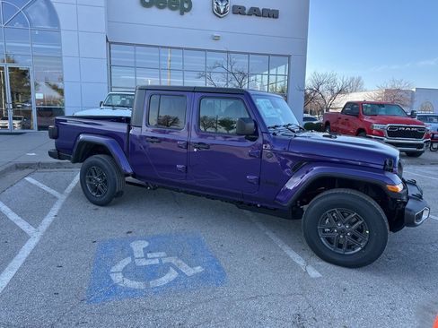 New 2026 Jeep Gladiator Sport image 39