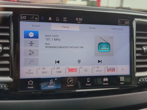 Used 2024 Chrysler Pacifica Touring-L FWD image 22