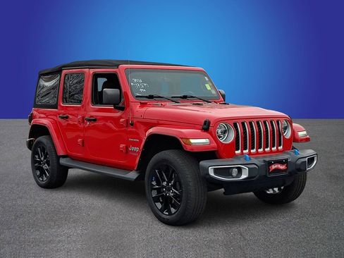 Used 2022 Jeep Wrangler Unlimited Sahara w/ Cold Weather Group AWD/4WD image 3
