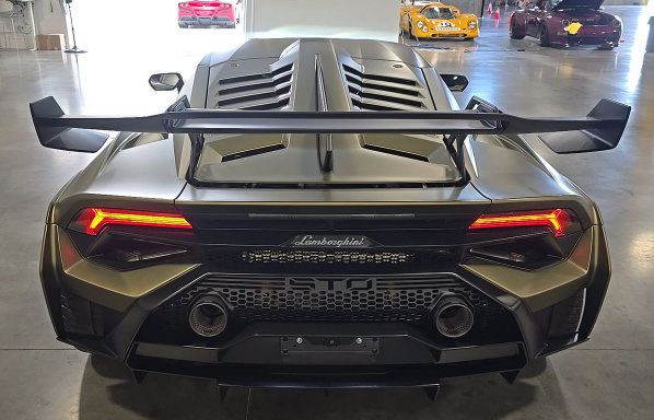 Used 2022 Lamborghini Huracan STO RWD image 8