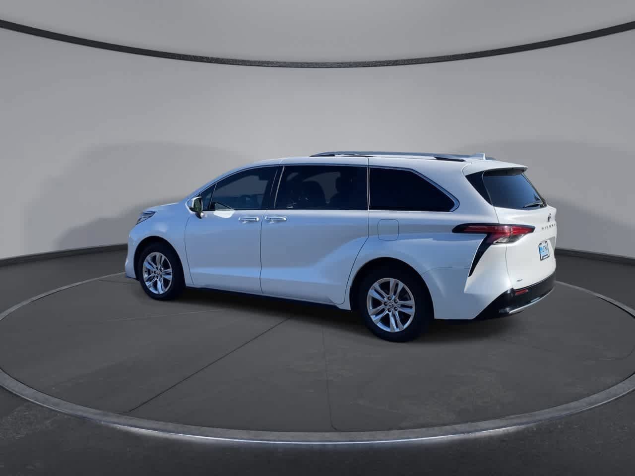 Certified 2024 Toyota Sienna Limited AWD/4WD image 7