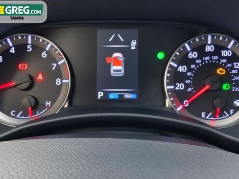 Used 2020 Toyota Highlander LE FWD image 15