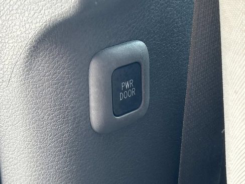 Used 2024 Toyota Sienna LE FWD image 21