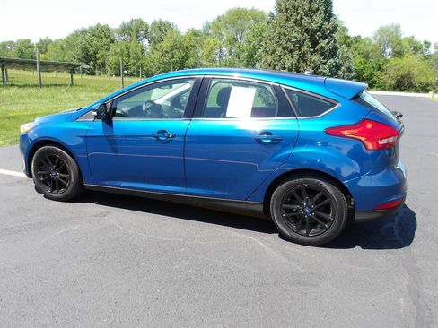 Used 2018 Ford Focus SE w/ Cold Weather Package FWD image 13