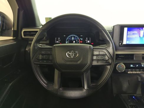 Used 2025 Toyota Tacoma SR5 AWD/4WD image 17