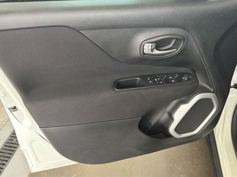 Used 2018 Jeep Renegade Sport w/ Power & Air Group FWD image 14