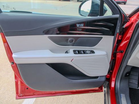 Used 2026 Lincoln Nautilus Premier w/ Jet Appearance Package image 11