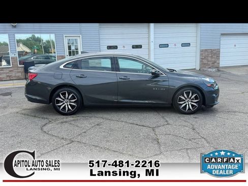 Used 2017 Chevrolet Malibu LT w/ Leather Package FWD image 9