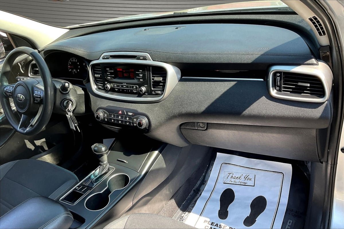 Used 2016 Kia Sorento L FWD image 25