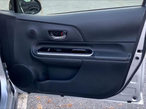 Used 2019 Toyota Prius C image 21