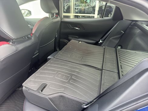 Used 2025 Toyota Prius Plug-In Hybrid image 8