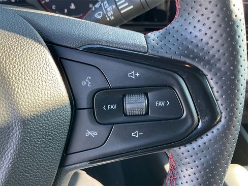 Used 2024 Chevrolet Trax RS w/ Driver Confidence Package image 28