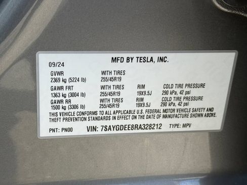 Used 2024 Tesla Model Y Long Range AWD/4WD image 24