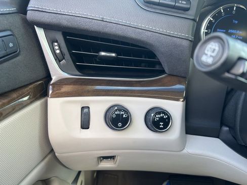 Used 2019 Cadillac Escalade ESV Premium Luxury image 64