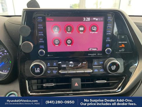 Used 2020 Toyota Highlander LE FWD image 11