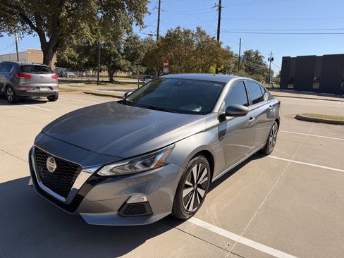 Used 2021 Nissan Altima 2.5 SV image 1