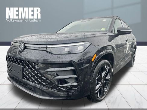 New 2026 Volkswagen Tiguan SE R-Line image 1