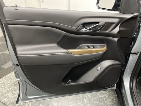 Certified 2023 GMC Acadia SLE w/ Driver Convenience Package image 7