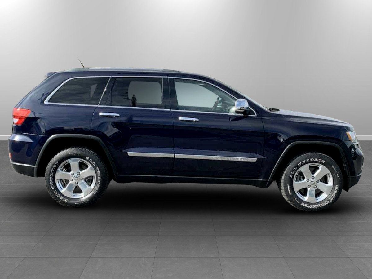 Used 2013 Jeep Grand Cherokee Overland w/ Advance Technology Group AWD/4WD image 8
