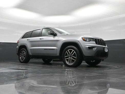 Used 2020 Jeep Grand Cherokee Trailhawk image 25
