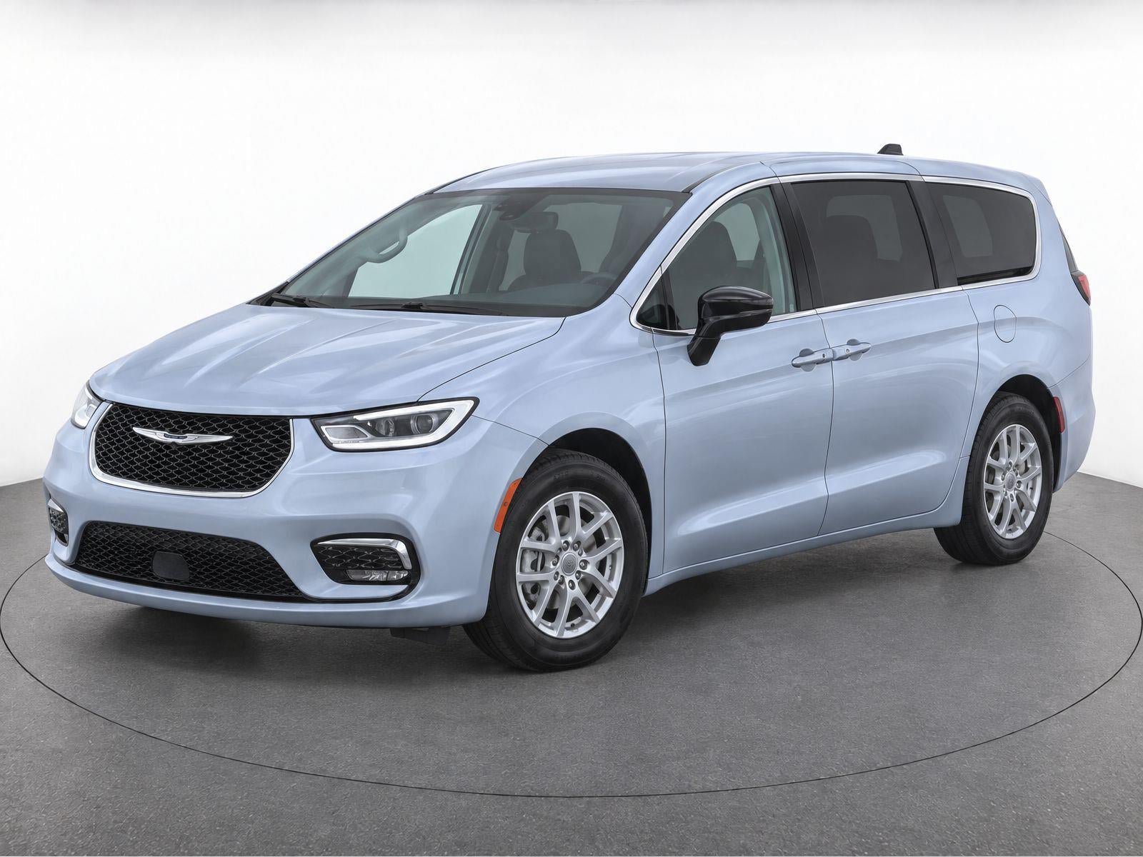 Used 2024 Chrysler Pacifica Touring-L FWD image 1