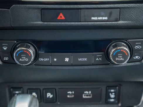 Used 2022 Nissan Frontier SV AWD/4WD image 23