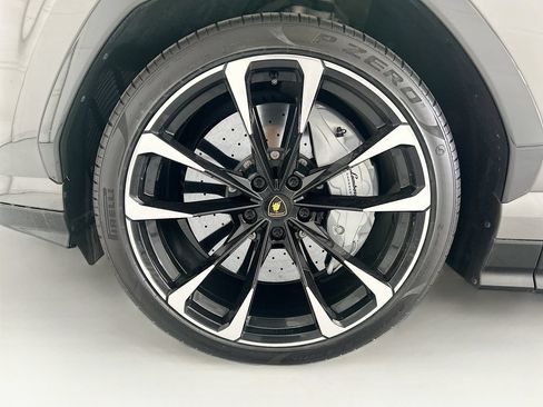 Used 2022 Lamborghini Urus AWD/4WD image 29
