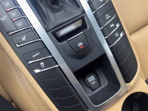 Used 2018 Porsche Macan image 67