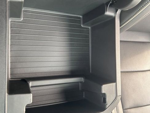 New 2025 Chevrolet Suburban Premier image 25