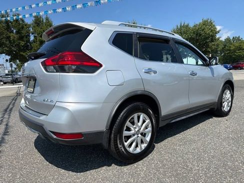 Used 2017 Nissan Rogue SV w/ SV Premium Package AWD/4WD image 4