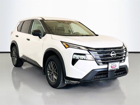 Used 2024 Nissan Rogue S image 3