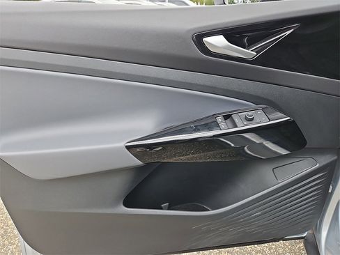 Used 2022 Volkswagen ID.4 Pro image 12