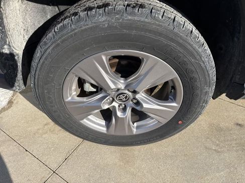 Used 2025 Toyota RAV4 XLE image 9