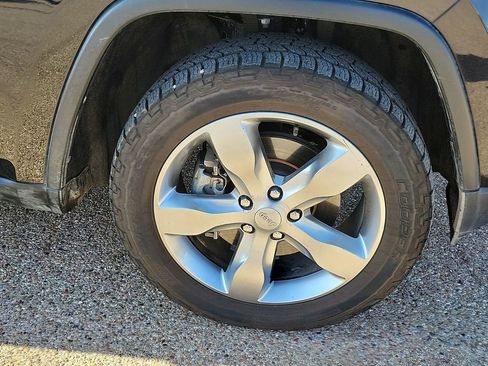Used 2013 Jeep Grand Cherokee Overland w/ Advance Technology Group AWD/4WD image 14