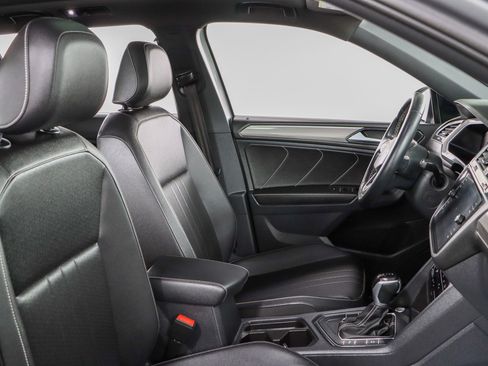 Used 2023 Volkswagen Tiguan SE R-Line FWD image 28