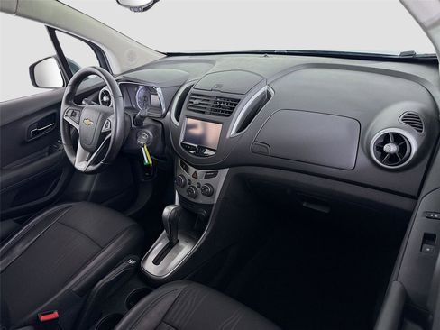 Used 2016 Chevrolet Trax LT w/ LT Convenience Package image 19