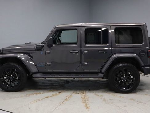 Used 2025 Jeep Wrangler Unlimited Sahara image 8